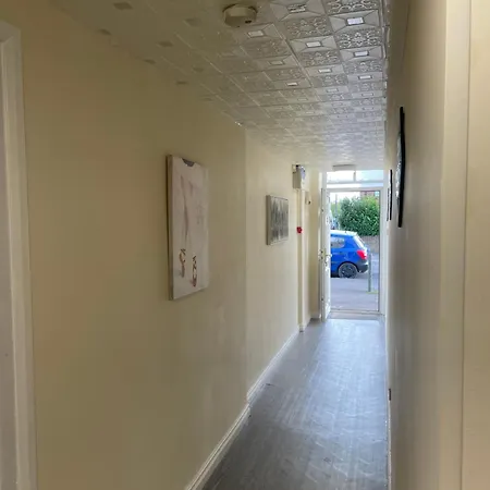 2 Bedroom Apartment On Suite Bathroom, Southmead Bristol Exterior photo