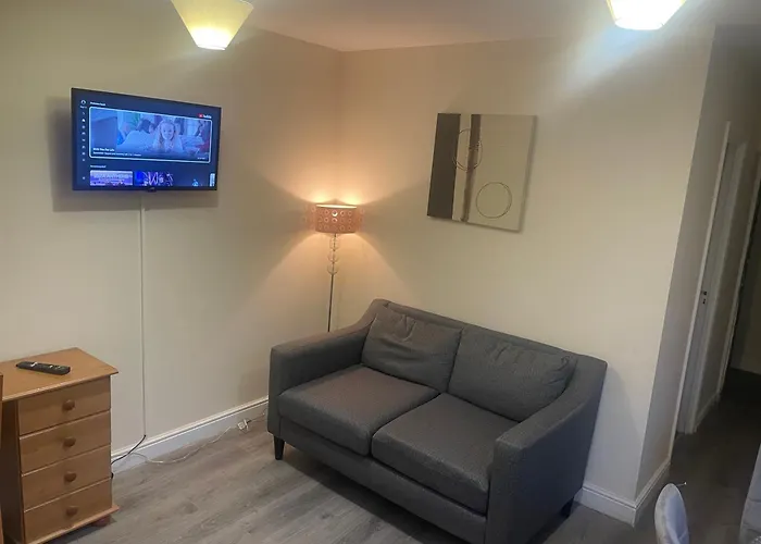 2 Bedroom Apartment On Suite Bathroom, Southmead Bristol